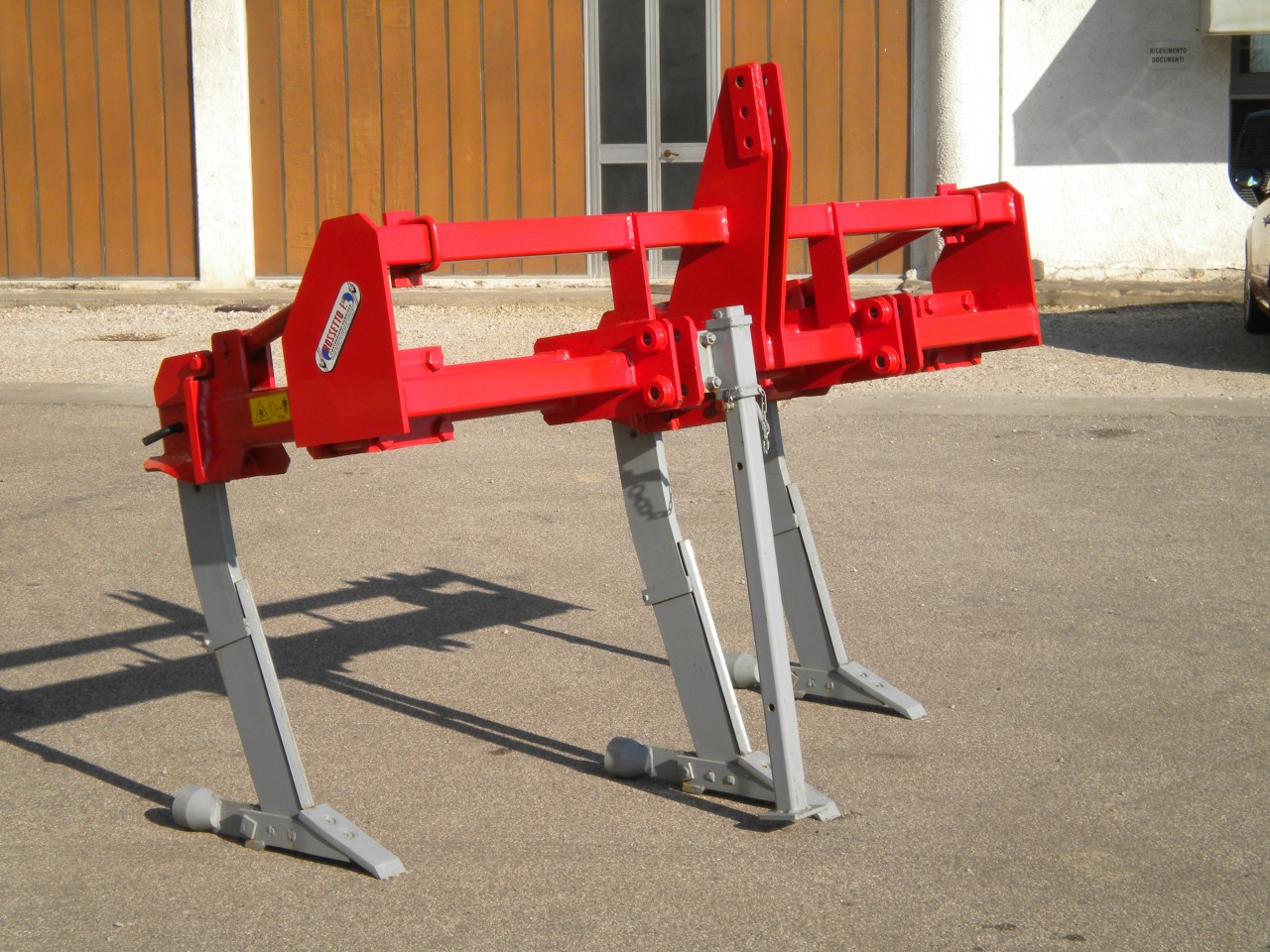 Rigid subsoiler drainer